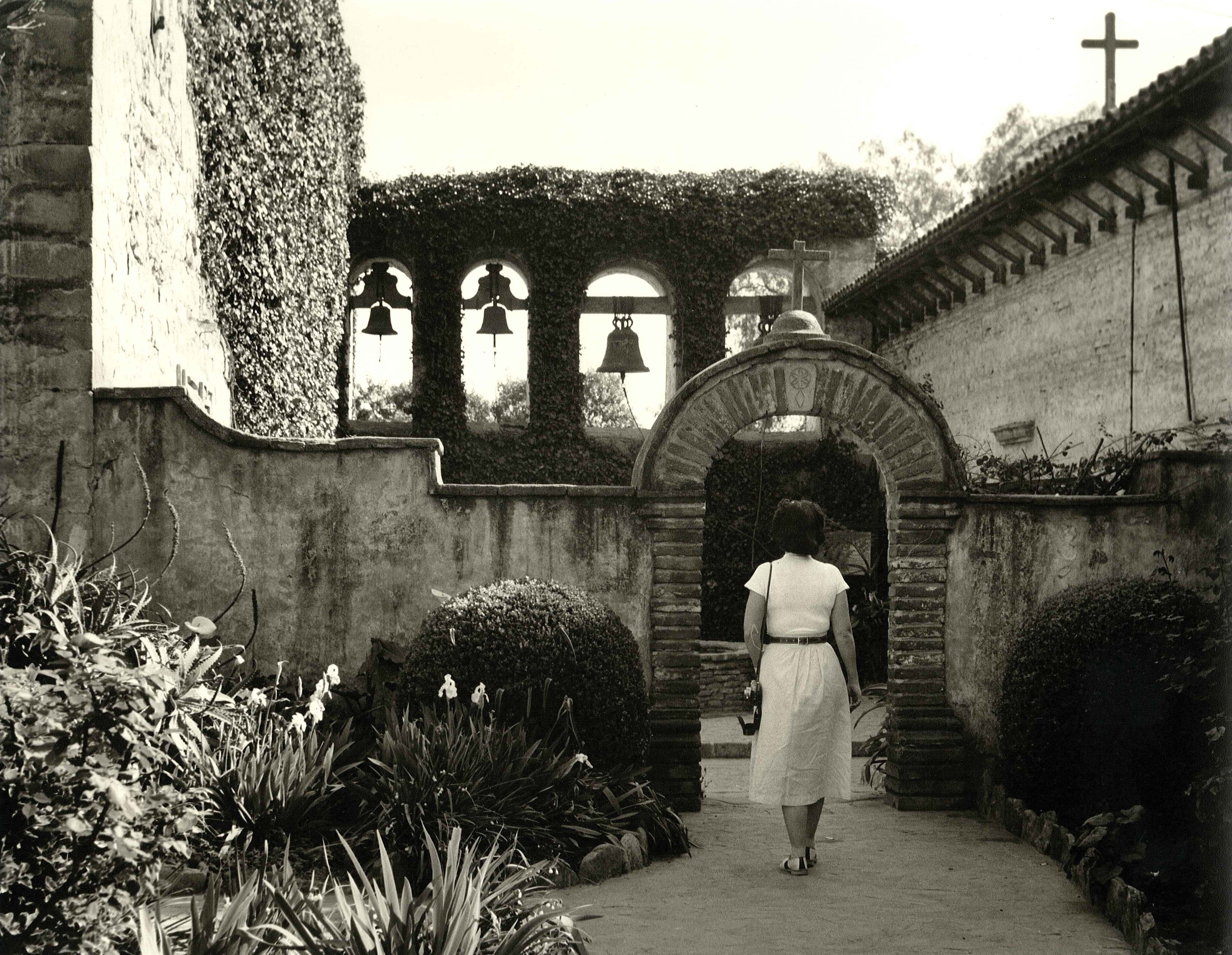Church Courtyard.jpg 1594.0K